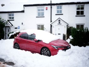 英国降雪：随着英国气温骤降至冰点，英国将被每小时2厘米的降雪所席卷